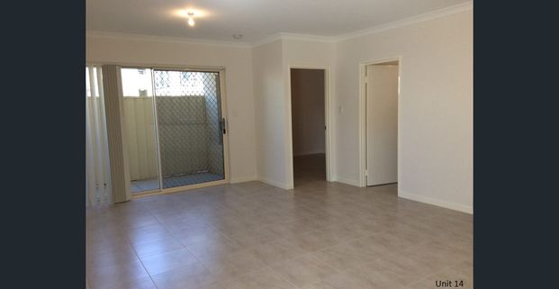 Light and bright, easy care, neutral unit! - Photo 1