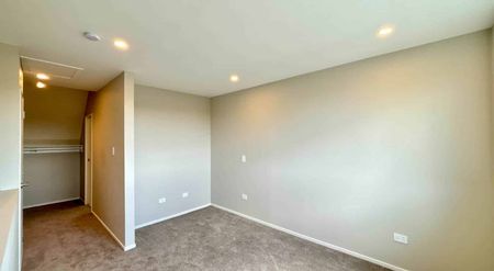 BRAND NEW 3 BEDROOM in Glen Eden! - Photo 3