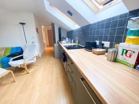 2 bedroom flat to rent - Photo 2