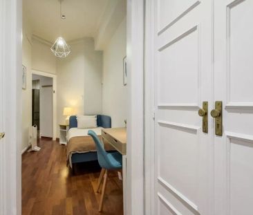 Room in a shared 6-bedroom apartment for rent in Vila de Gràcia, pe... - Photo 4