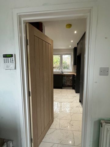 3 Bed Semi-Detached House, Leeds, LS16 - Photo 4