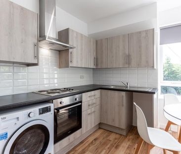 2 bedroom flat to rent - Photo 4