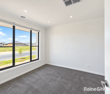 Modern Family Living in Tarneit - Photo 1