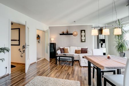 Modern apartment with south-west facing loggia - Photo 3