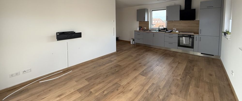 Neuwertige 2-Zimmer-Dachgeschosswohnung mit großer Dachterrasse in zentraler Lage von Wiefelstede - Foto 1