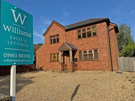 5 bedroom detached house to rent - Photo 1