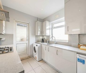 4 bedroom flat to rent - Photo 4
