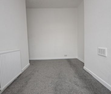 3 Bedroom Terraced House - Photo 3