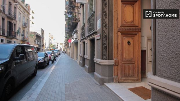 barcelona, Catalonia 08012 - Photo 1