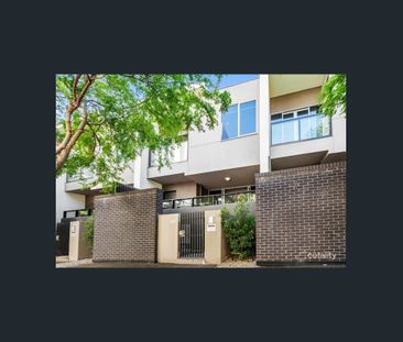 Stylish Urban Sanctuary in Melbourne’s SoughtAfter Victoria Harbour - Photo 3