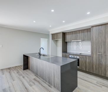 Large Modern Family Home! - Photo 1