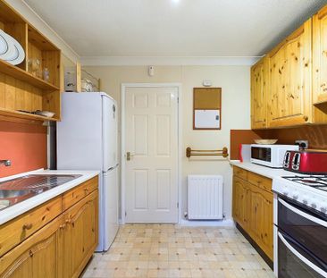 3 bedroom semi-detached house to rent - Photo 4