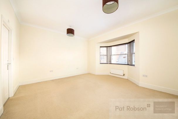 Featherstone Grove, Gosforth - Photo 1