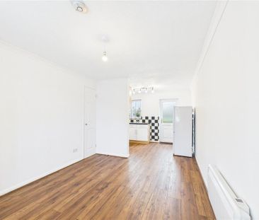 2 bedroom end of terrace house to rent - Photo 6