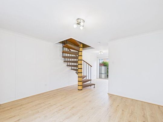 3 bedroom terraced house to rent - Photo 1