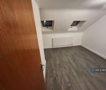 4 bedroom flat to rent - Photo 1