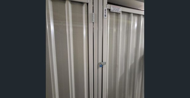 Modern & furnished 1 bedroom+study apartment - Photo 1