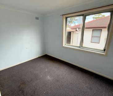3 Bedroom Home with Yard! - Photo 1