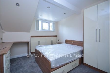 2 Bedroom Apartment Hyde Park - Photo 5