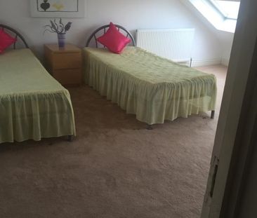 4 Bed Flat, Ilford Lane, IG1 - Photo 2