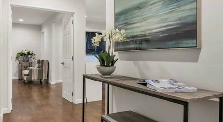 Prime Location 5-Bedroom Family Home - Photo 5