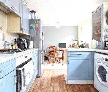 3 bedroom semi-detached house to rent - Photo 3