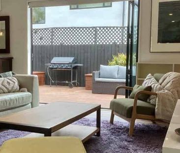 FULLY FURNISHED EXECUTIVE HOME - Photo 2