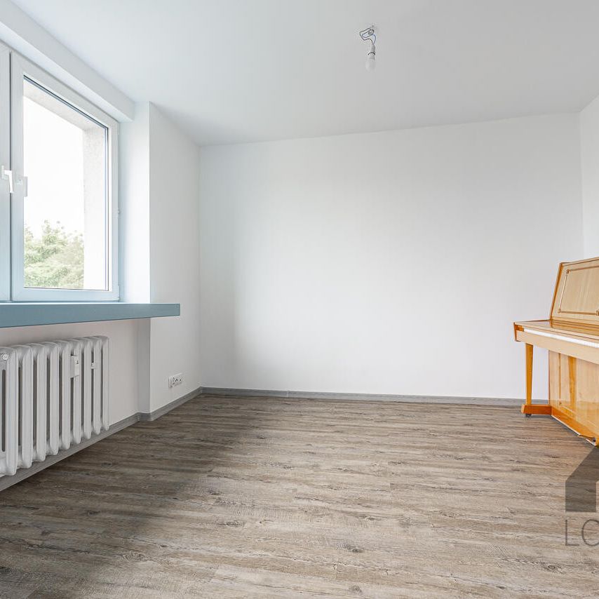 Trzypokojowe mieszkanie z balkonem na osiedlu Stałym w Jaworznie do wynajęcia | Spacer 3D - Фото 1