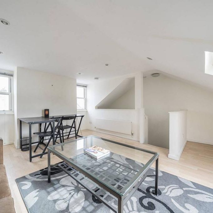 3 bedroom flat to rent - Photo 1