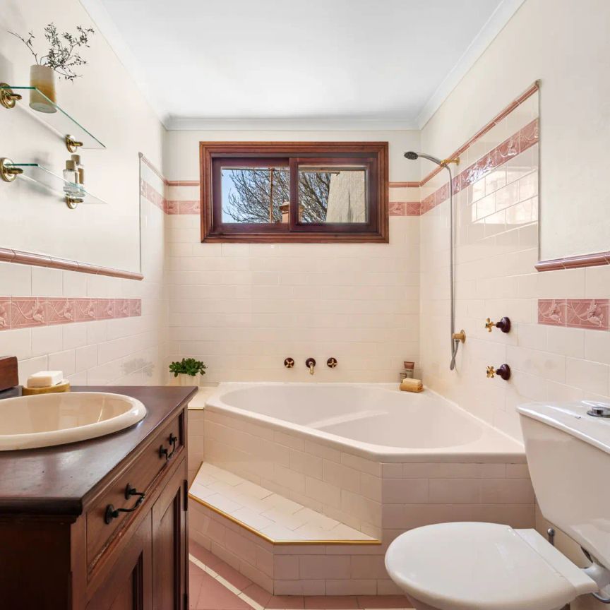 Timeless Erskineville Cottage With Leafy Village Charm - Photo 1