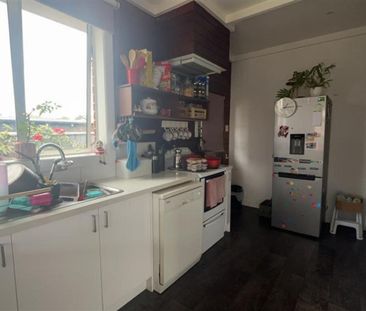 Family Home in Gladstone - Photo 3