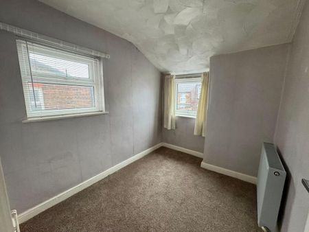 3 bedroom terraced house to rent - Photo 4
