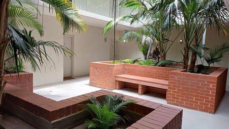 Fabulous 1 Bedroom 2 Bathroom Apartment - Photo 4