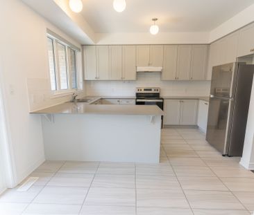 For Lease - 3 Steamboat Way, Whitby, Ontario - Photo 5