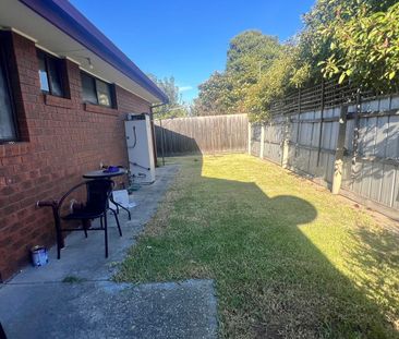 Low-Maintenance Three-Bedroom Living Close to Shopping Centre! - Photo 4