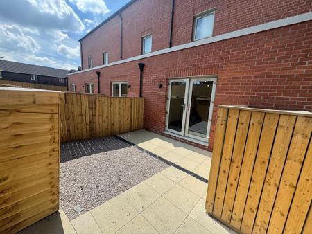 3 bedroom terraced house to rent - Photo 4