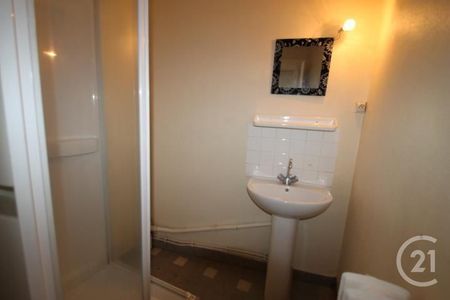 Location Appartement 3 pièces 69m² GANNAT 03800 - Photo 2