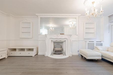 3 bedroom flat to rent - Photo 4