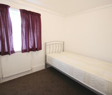 4 bedroom semi-detached house to rent - Photo 5