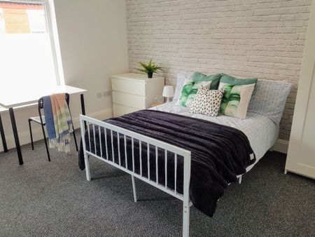 Esher Road, Liverpool. - Photo 3