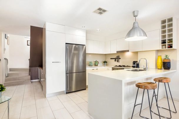 Privacy and exceptional views in the heart of Rozelle Village - - Photo 1