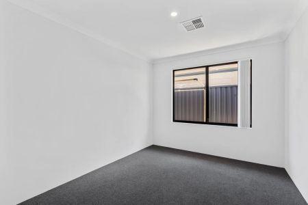 Spacious and Stylish 4-Bedroom Home Close to Shops, Schools and Parks - Photo 5