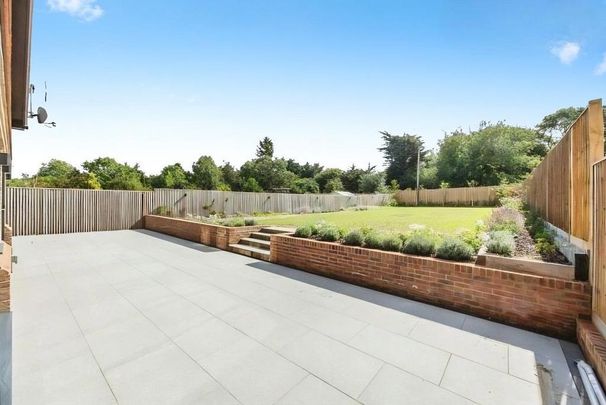 4 bedroom detached house to rent - Photo 1