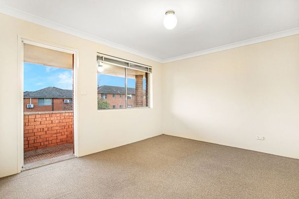 Spacious Two Bedroom Apartment In The Heart Of Lakemba - Photo 1