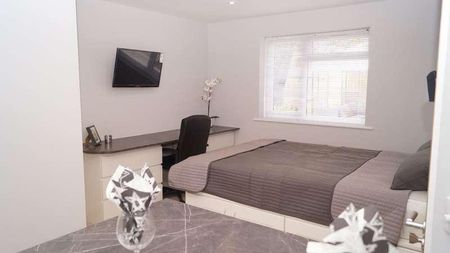 Emerson Road, BH15 - Photo 5