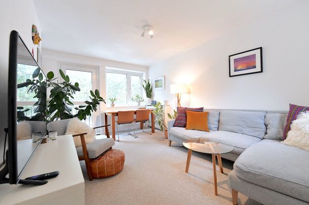 2 Bed Flat, Altenburg Gardens, SW11 - Photo 1