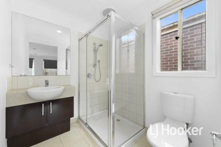 Fresh 3 Bedroom - Photo 5