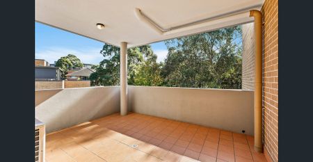 Sunny North Facing Renovated Apartment - Photo 5