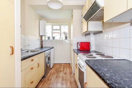 4 Bed Flat, Jansen House, SW15 - Photo 5