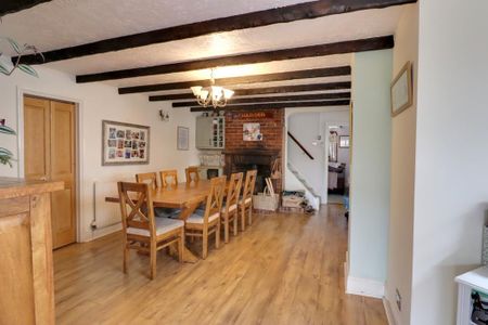 4 bedroom semi-detached house to rent - Photo 3